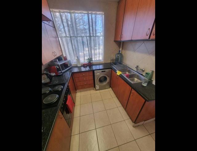 2 BEDROOM APARTMENT FOR SALE IN KEW